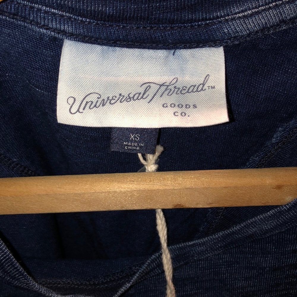 Shirt with Open Back - Picture 4 of 4